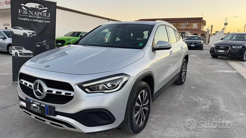 Usata Mercedes GLA180 Executive 116 CV (85 kW) 2022 Argento SUV