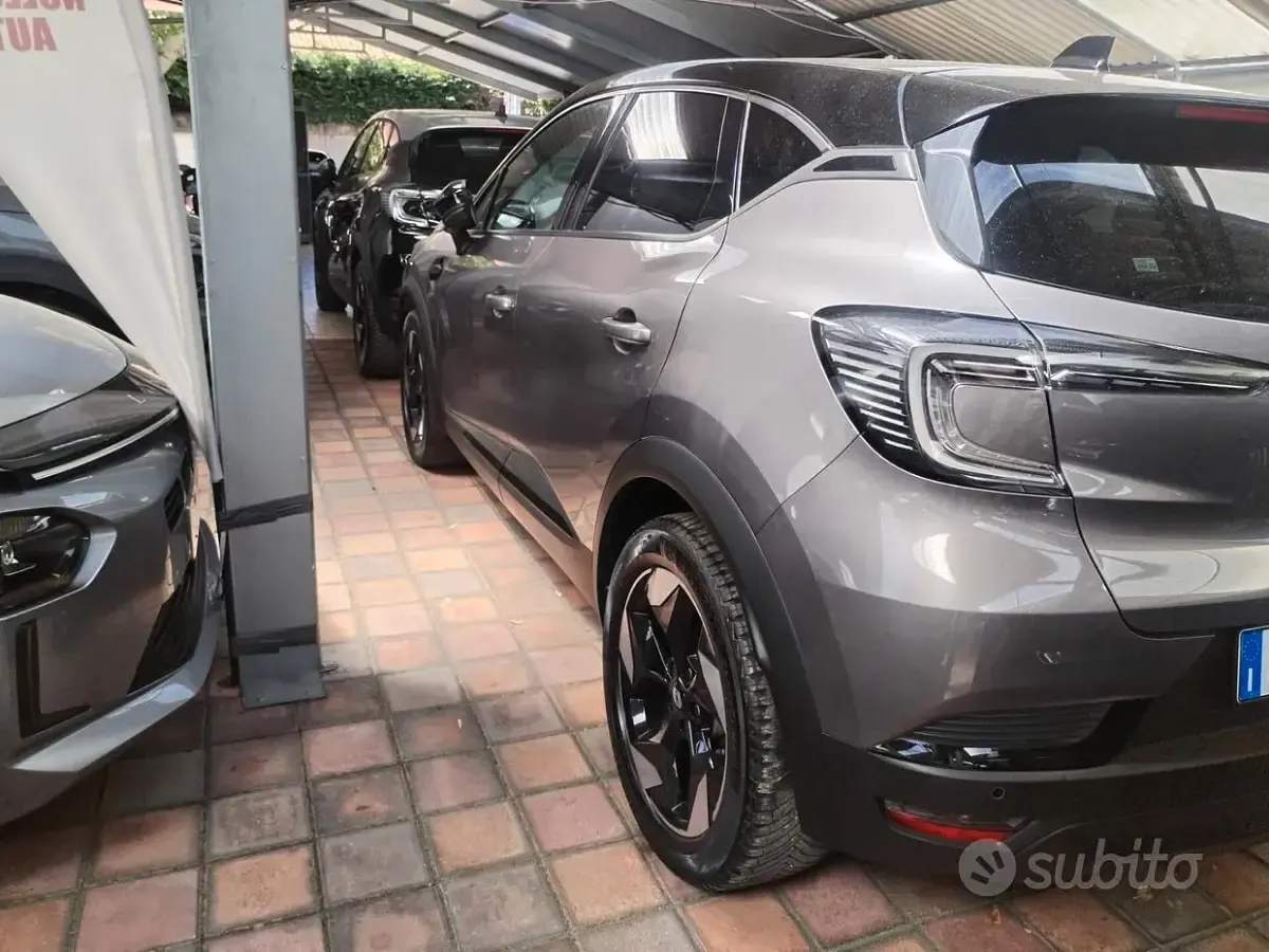 Usata Renault Captur Techno 91 CV (66 kW) 2025 Grigio SUV