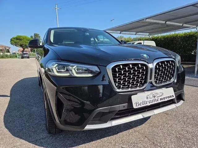 Usata BMW X4 Efficient Dynamics 190 CV (139 kW) 2023 Nero SUV