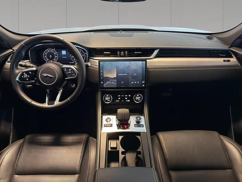 Usata Jaguar F-Pace R-Dynamic 163 CV (119 kW) 2024 Santorini black SUV