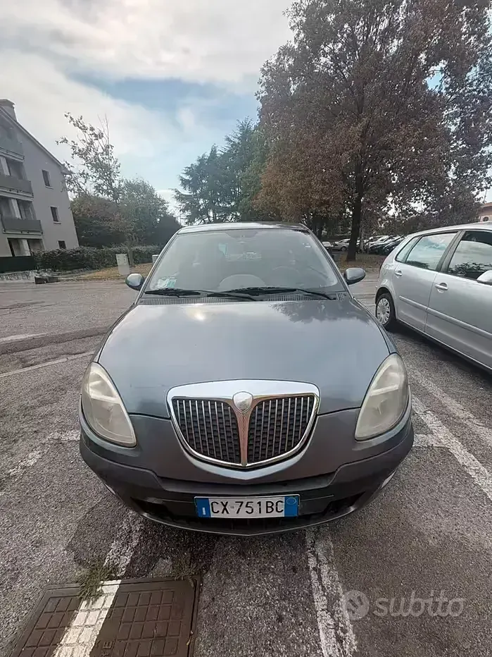 Usata Lancia Ypsilon 60 CV (44 kW) 2005 Grigio Utilitaria