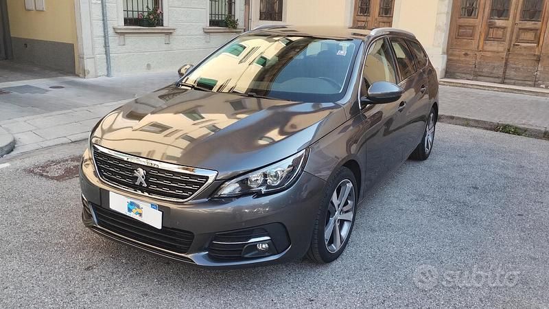 Grigio Usata 2018 Peugeot 308 Allure Station wagon | 8990 € (Buon prezzo) - Immagine 1/4