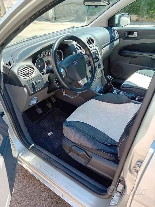 Usata Ford Focus 100 CV (73 kW) 2009 Grigio Station wagon