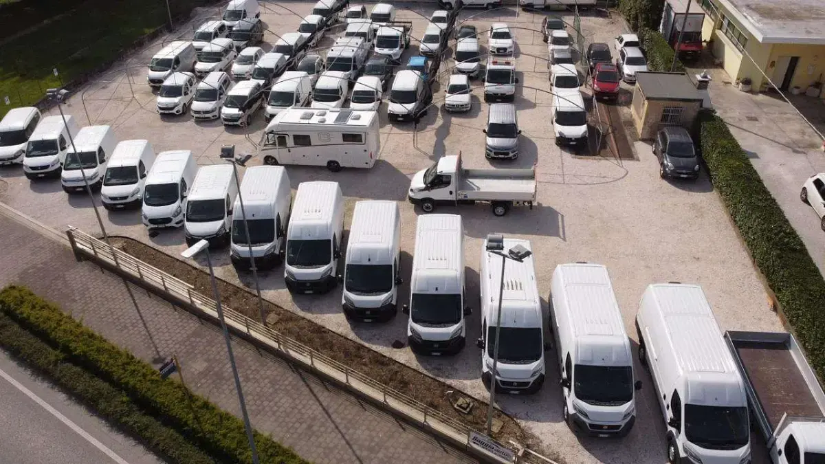 Usata VW Caddy 102 CV (75 kW) 2019 Bianco pastello Monovolume