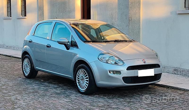 Usata Fiat Punto Lounge 77 CV (56 kW) 2016 Argento Berlina