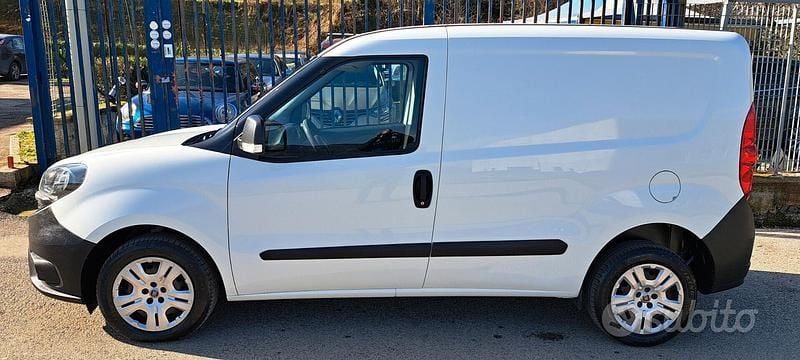 Usata Fiat Doblò S 105 CV (77 kW) 2020 Bianco Monovolume