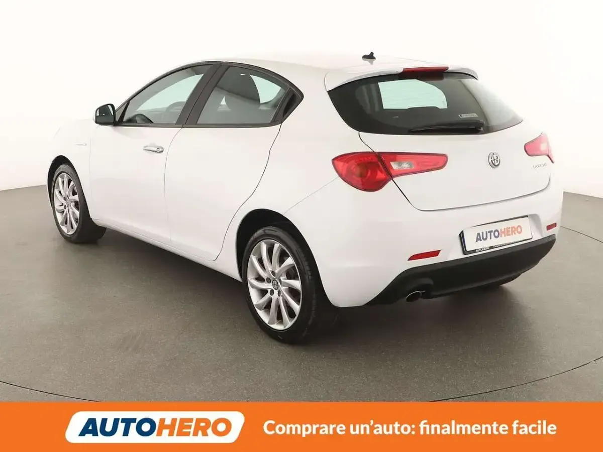 Usata Alfa Romeo Giulietta Super 120 CV (88 kW) 2018 Bianco Utilitaria
