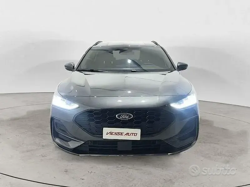Usata Ford Focus ST 116 CV (85 kW) 2024 Grigio scuro Station wagon