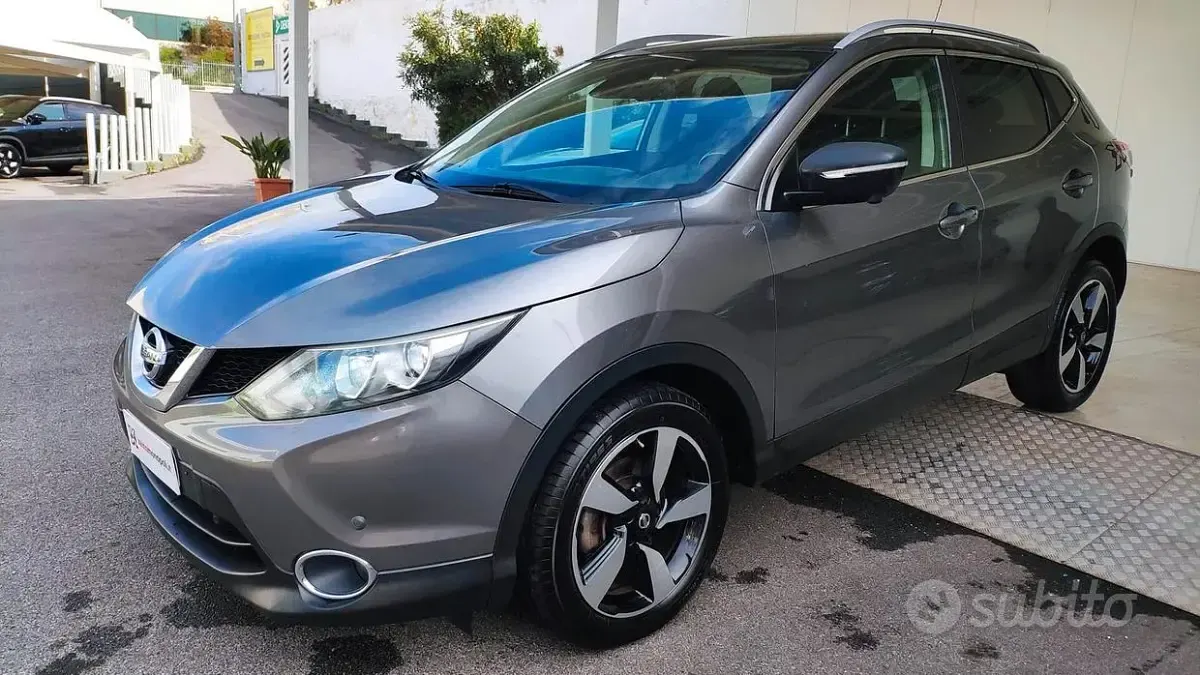 Usata Nissan Qashqai Tekna 110 CV (80 kW) 2015 Grigio SUV