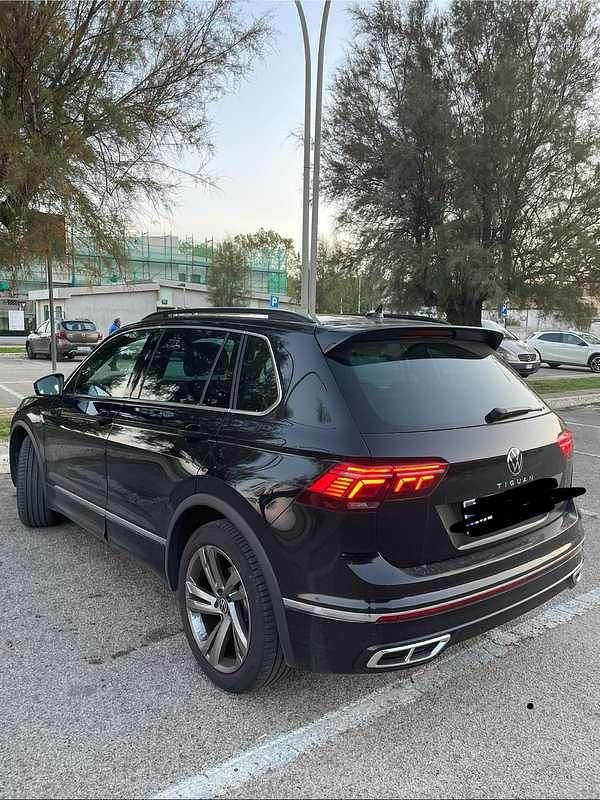 Usata VW Tiguan R-line 150 CV (110 kW) 2023 Nero SUV