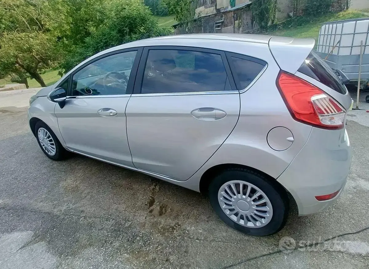 Usata Ford Fiesta Titanium 75 CV (55 kW) 2017 Giallo Utilitaria