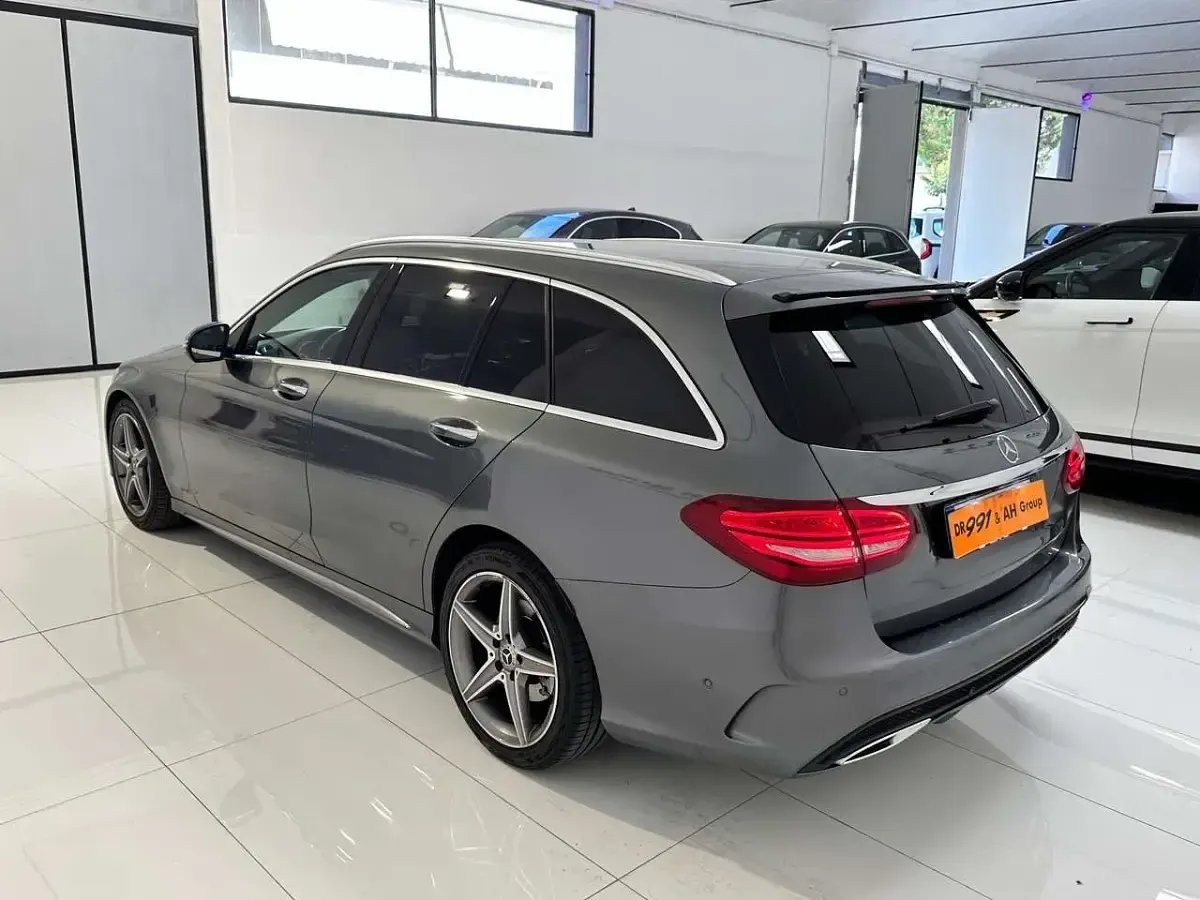 Usata Mercedes C220 Premium 170 CV (125 kW) 2017 Grigio Station wagon