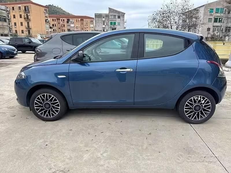 Usata Lancia Ypsilon 70 CV (51 kW) 2024 Blu/azzurro Utilitaria