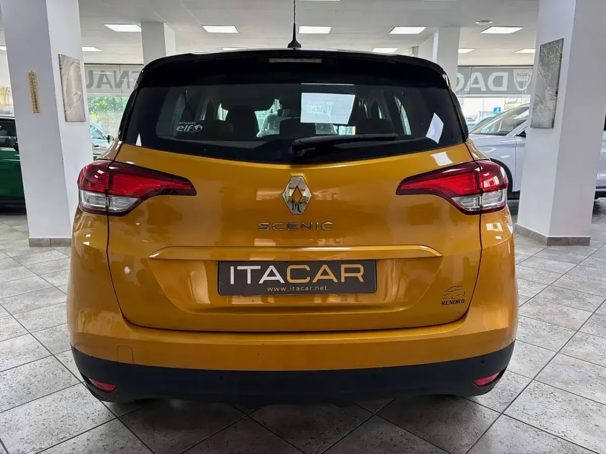 Usata Renault Scénic IV 110 CV (80 kW) 2018 Oro Monovolume