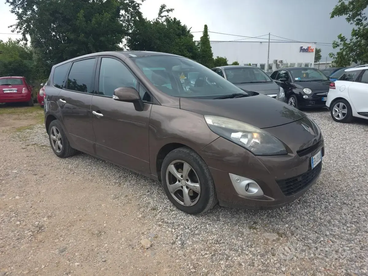 Usata Renault Scenic E-Tech Luxe 131 CV (96 kW) 2011 Marrone Monovolume