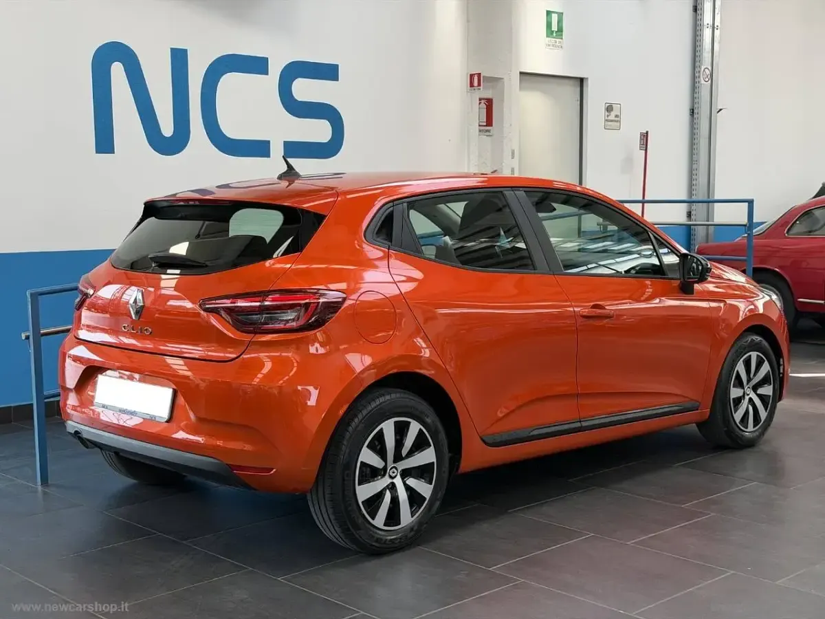 Usata Renault Clio Equilibre 66 CV (48 kW) 2023 Arancione Utilitaria
