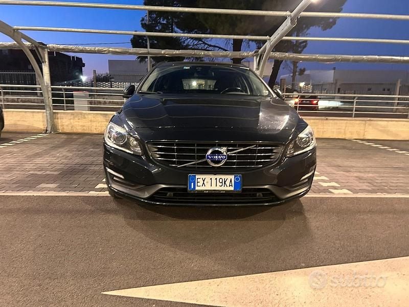 Usata Volvo V60 Momentum 136 CV (100 kW) 2014 Grigio Station wagon