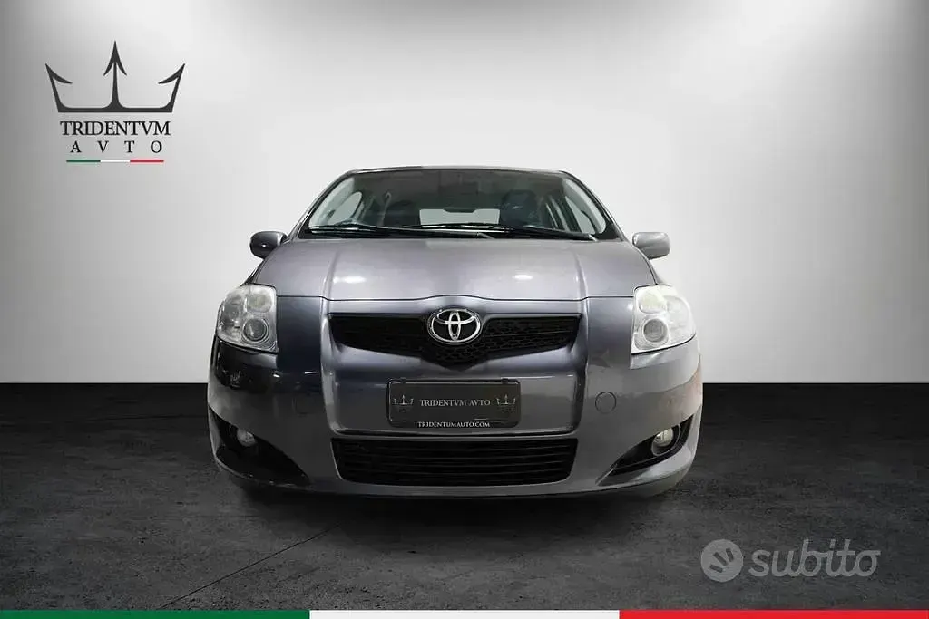 Usata Toyota Auris 90 CV (66 kW) 2007 Grigio Utilitaria