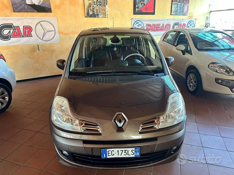 Usata Renault Modus 103 CV (75 kW) 2011 Marrone Monovolume