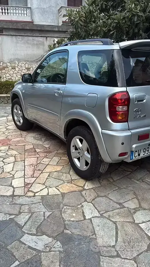 Usata Toyota RAV4 116 CV (85 kW) 2005 Grigio SUV