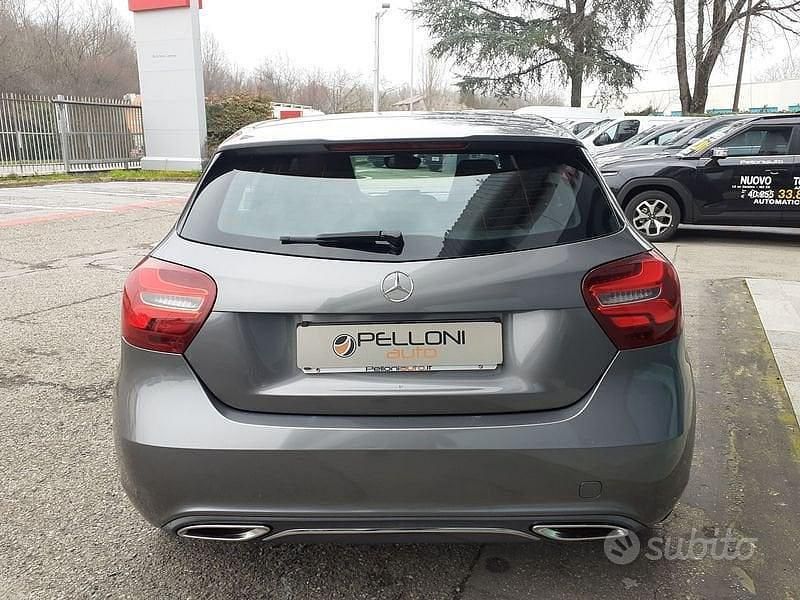 Usata Mercedes A180 109 CV (80 kW) 2016 Antracite Berlina