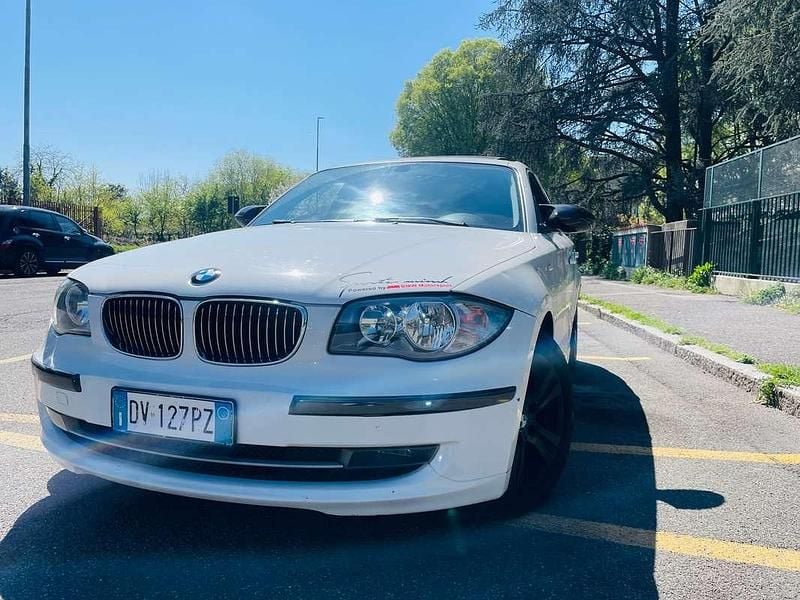 Usata BMW 118 143 CV (105 kW) 2009 Bianco Utilitaria