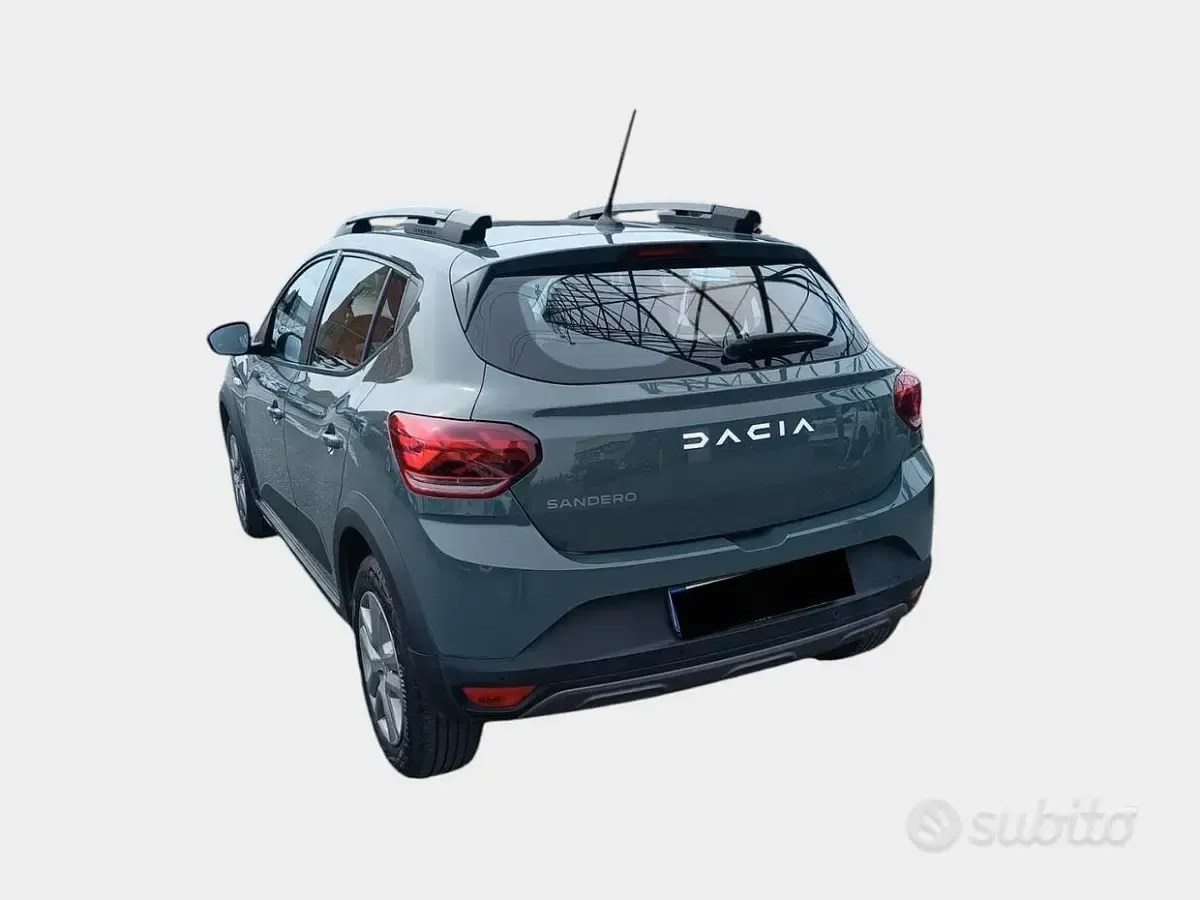 Usata Dacia Sandero Expression 91 CV (66 kW) 2023 Verde scuro Berlina