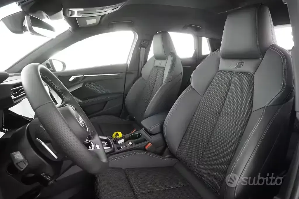 Käytetty Audi A3 e-tron Ambiente 150 HP (110 kW) 2025 Harmaa Viistoperä