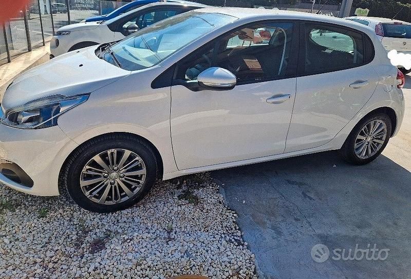 Usata Peugeot 208 Active 75 CV (55 kW) 2016 Bianco Utilitaria