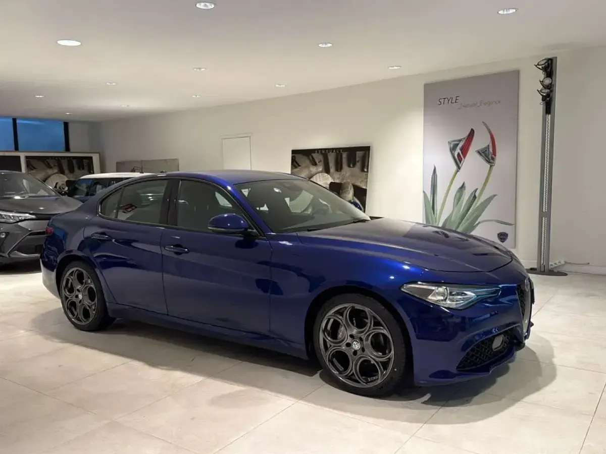 Usata Alfa Romeo Giulia Super 160 CV (117 kW) 2022 Blu/azzurro Berlina