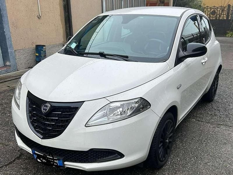 Usata Lancia Ypsilon Silver 69 CV (50 kW) 2014 Bianco Utilitaria