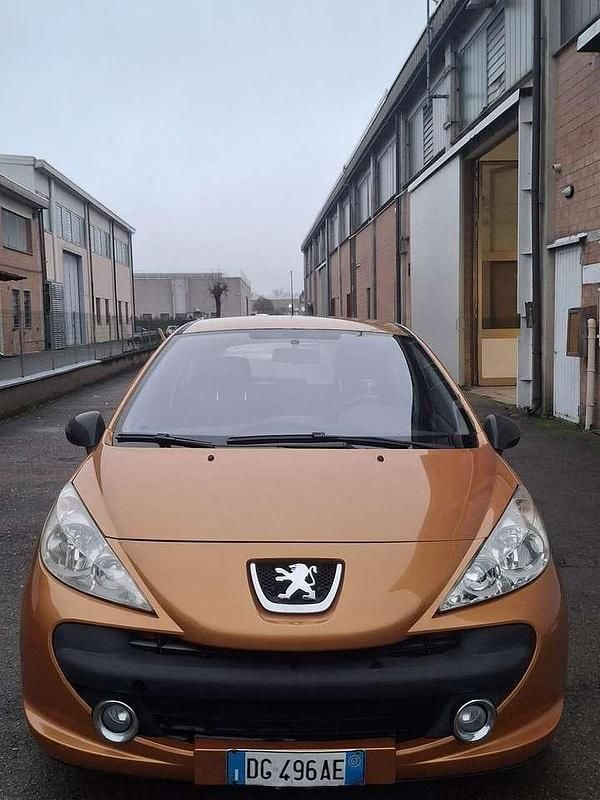 Other Usata 2007 Peugeot 207 Tre volumi | 2499 € (Buon prezzo) - Immagine 1/4