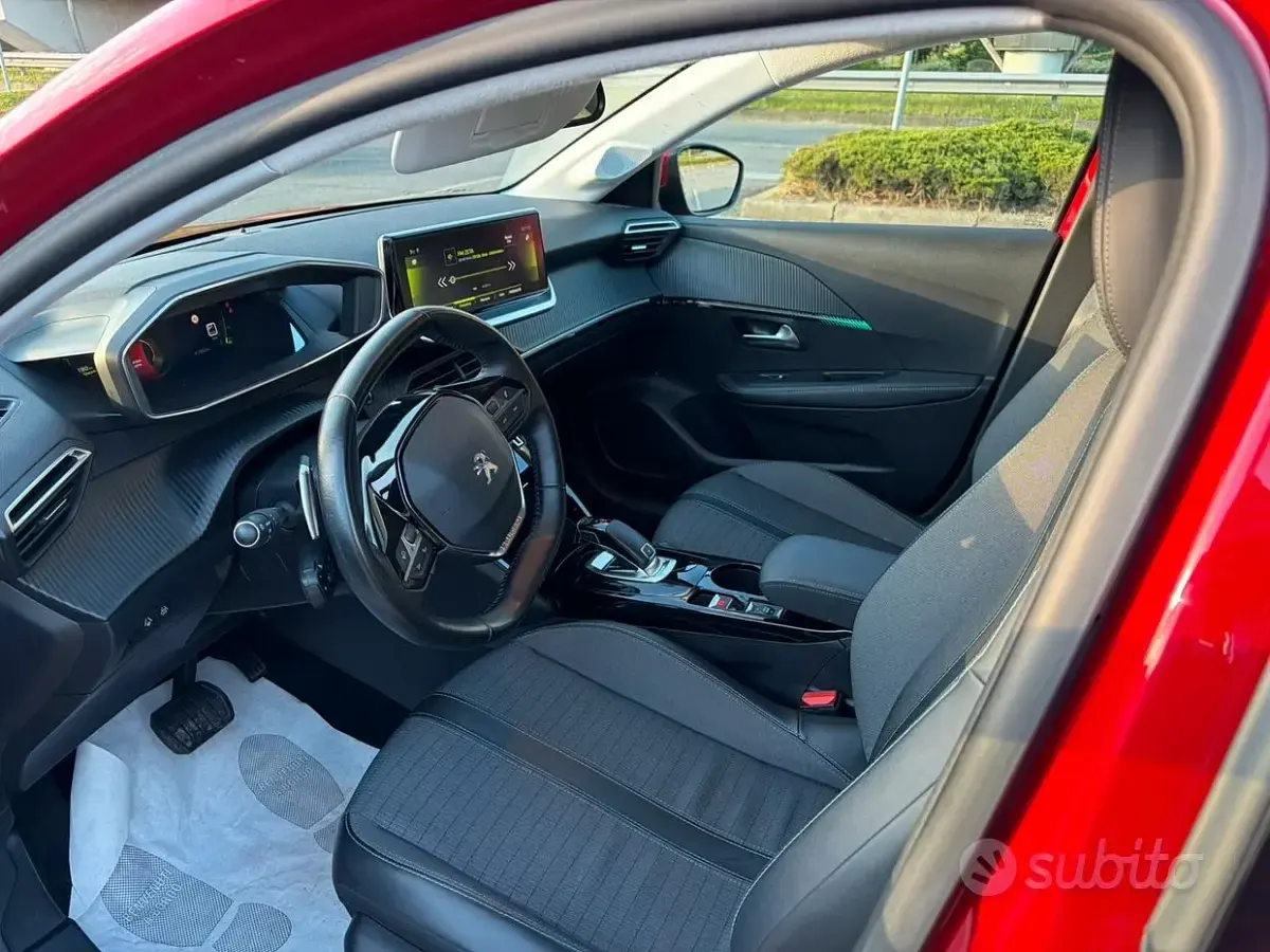 Usata Peugeot 208 Allure 101 CV (74 kW) 2020 Rosso Utilitaria