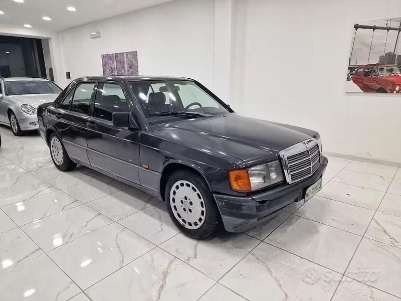 Usata Mercedes 190 109 CV (80 kW) 1990 Nero Berlina