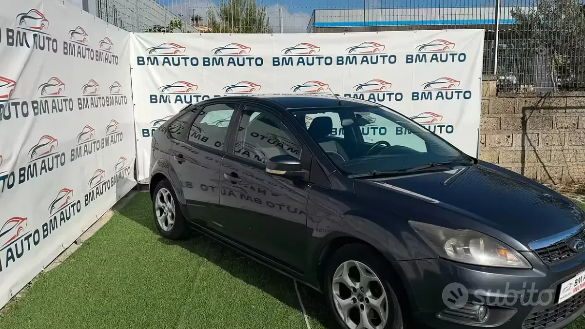 Begagnad Ford Focus Titanium 109 HK (80 kW) 2010 Grå Sedan