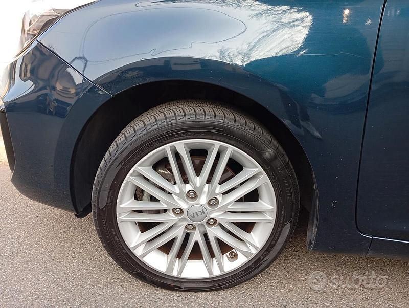 Usata Kia Carens 115 CV (84 kW) 2017 Blu Monovolume