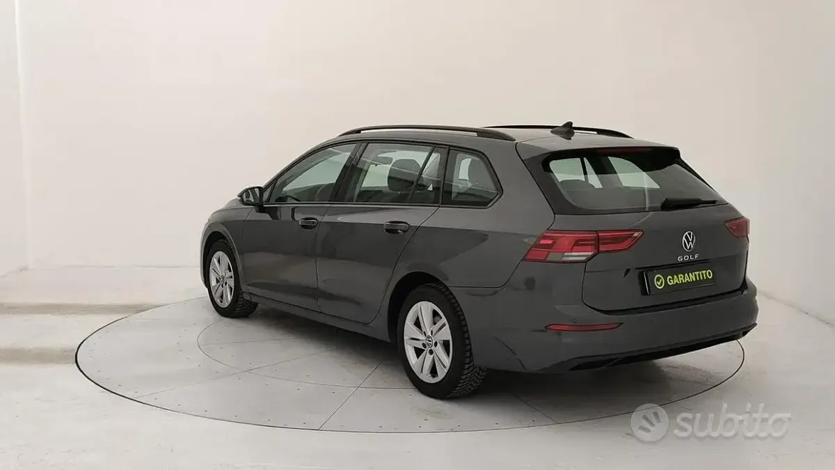 Usata VW Golf VIII Life 150 CV (110 kW) 2022 Grigio Station wagon