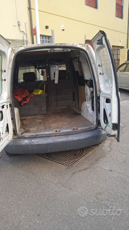 Usata VW Caddy 102 CV (75 kW) 2005 Bianco Monovolume