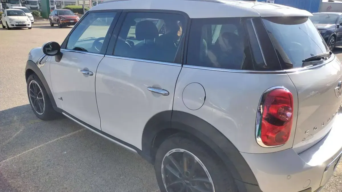 Usata Mini Cooper D 111 CV (81 kW) 2014 Bianco Utilitaria