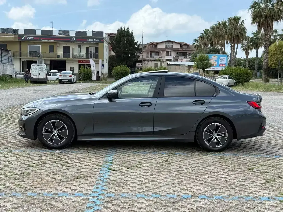 Usata BMW 318 Comfort Edition 149 CV (109 kW) 2022 Grigio Berlina