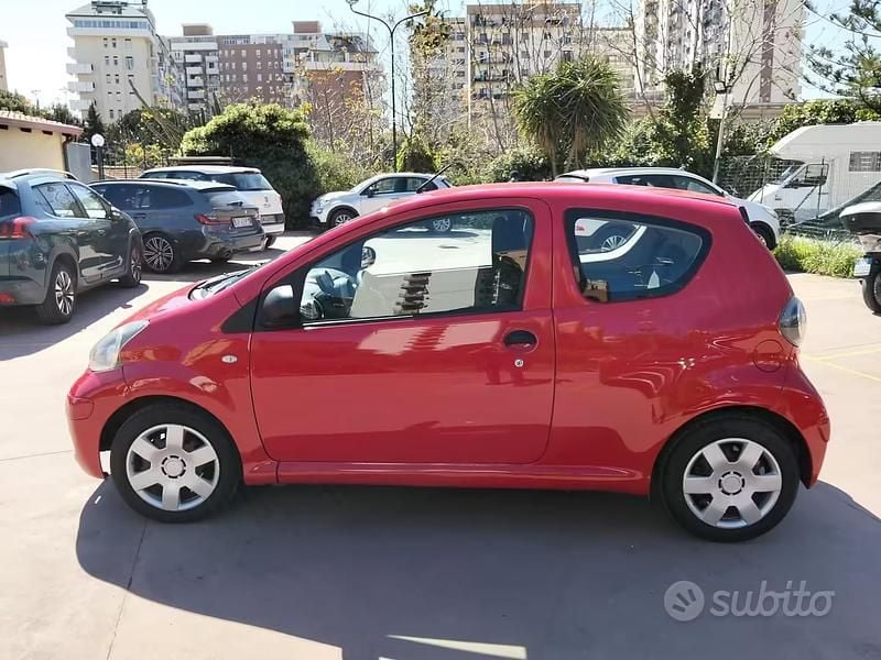 Usata Toyota Aygo 68 CV (50 kW) 2012 Rosso Utilitaria