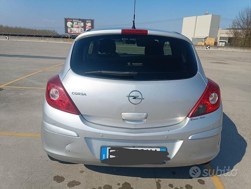 Usata Opel Corsa 85 CV (62 kW) 2011 Grigio Utilitaria