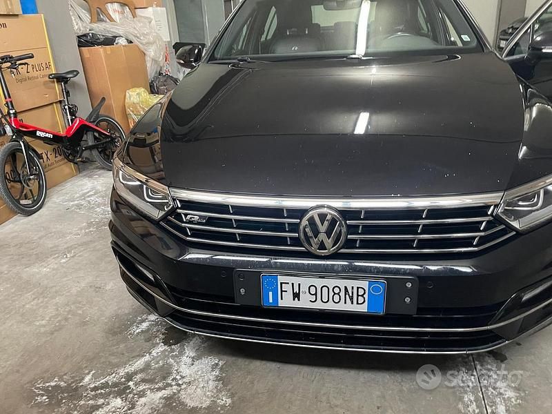 Usata VW Passat R-line 150 CV (110 kW) 2019 Nero Berlina