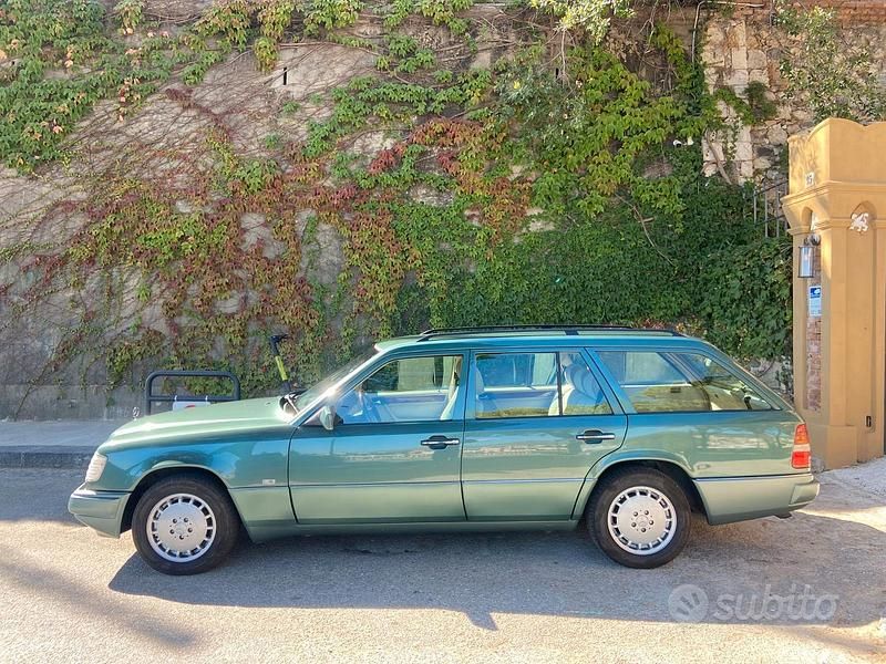 Usata Mercedes E250 113 CV (83 kW) 1994 Verde Station wagon