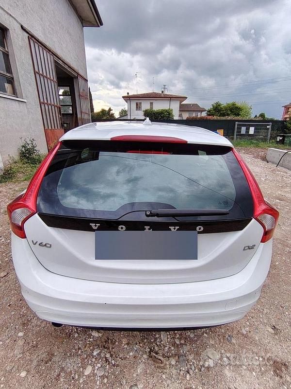 Usata Volvo V60 Business Edition 115 CV (84 kW) 2015 Bianco Station wagon