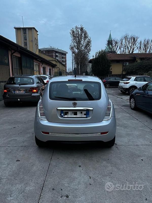 Usata Lancia Ypsilon 60 CV (44 kW) 2008 Grigio Utilitaria