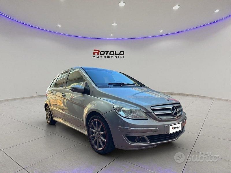 Usata Mercedes B150 95 CV (69 kW) 2006 Argento Monovolume