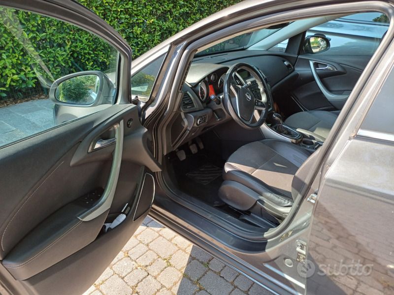 Usata Opel Astra Sport 110 CV (80 kW) 2012 Grigio Station wagon
