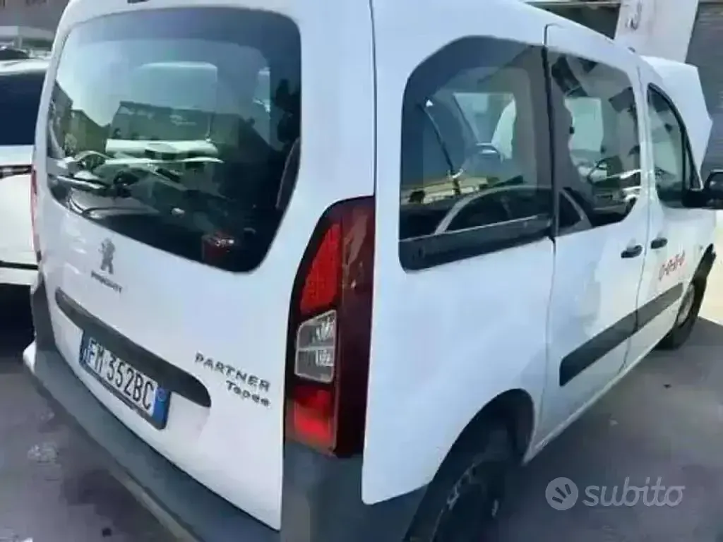 Usata Peugeot Partner Tepee 75 CV (55 kW) 2017 Bianco Monovolume