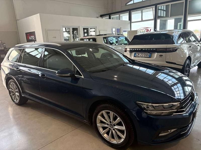 Usata VW Passat Business 122 CV (89 kW) 2021 Blu/azzurro Station wagon